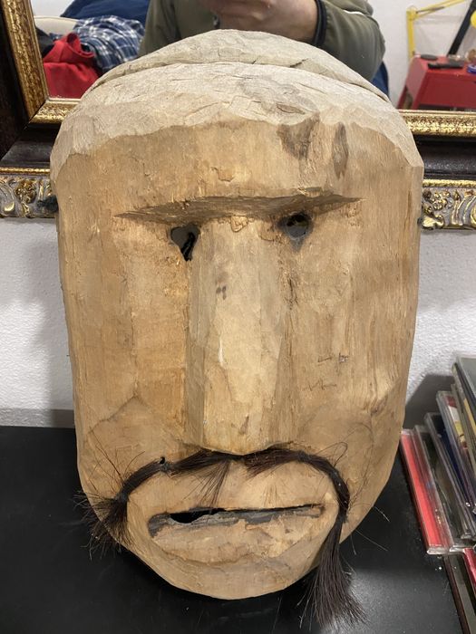Mascara de madeira
