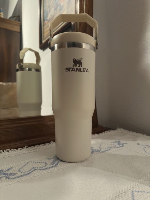 Copo stanley em beje
