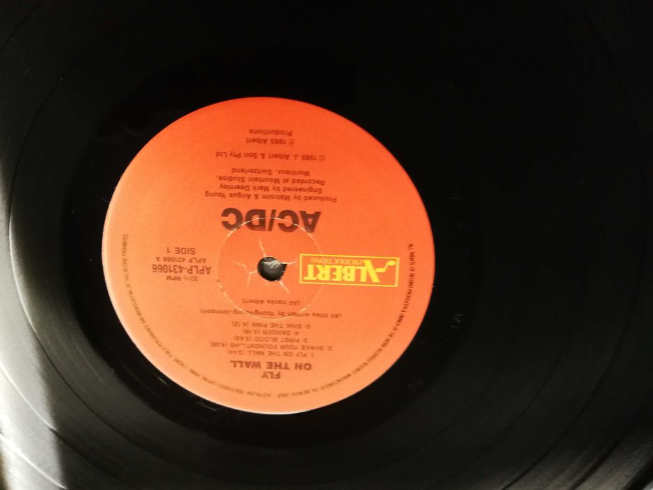 AC/DC Fly On The ustralian 87