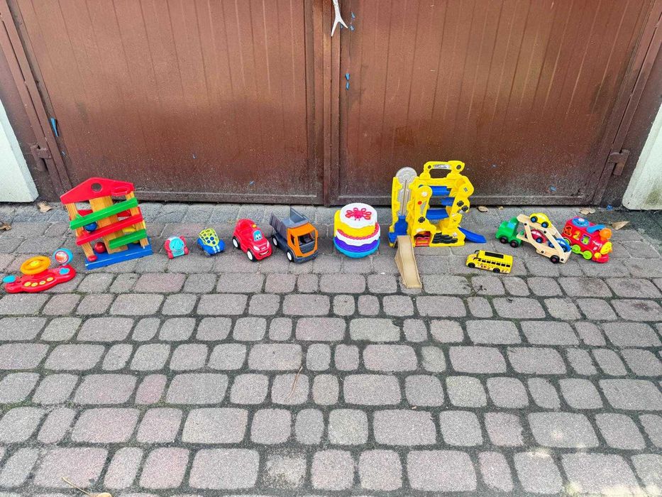 Sprzedam zabawki widoczne na zdjęciach