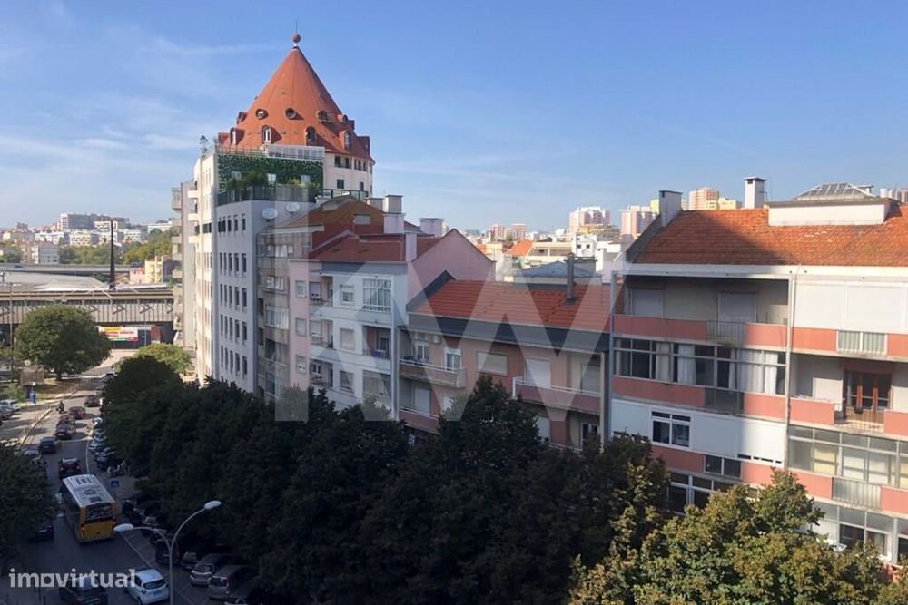 T5 na Avenida Columbano Bordalo Pinheiro - Redução de preço de 10%