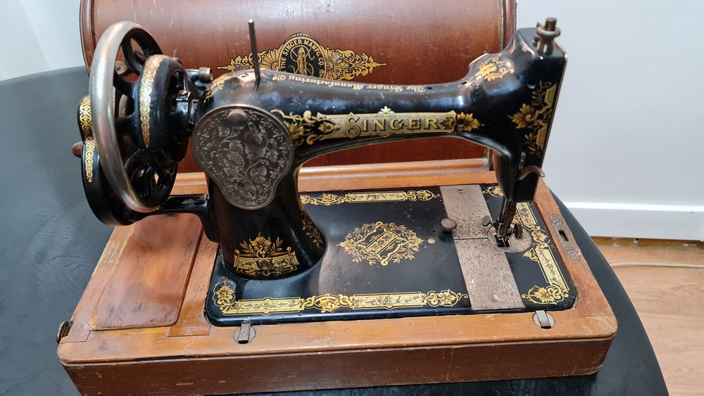Singer sewing machine424833535968563201