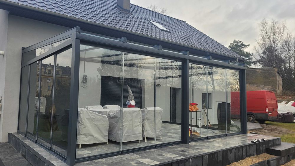 Przeszklone tarasy, zadaszenia, systemy szyb przesuwnych