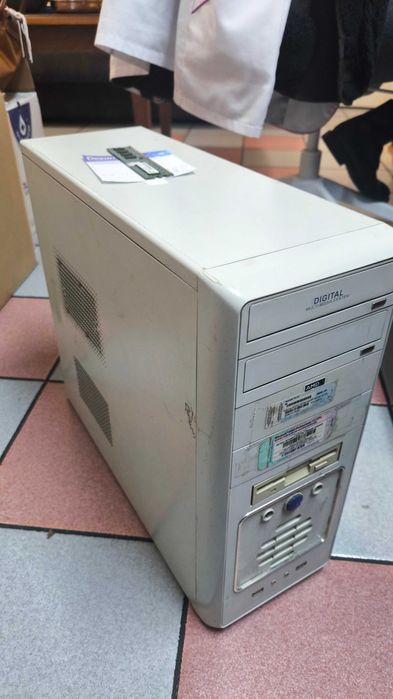 Zestaw komputerowy AMD Phenom II X4 3,3 GHz 4GB Ram HDD Toshiba 500 gb