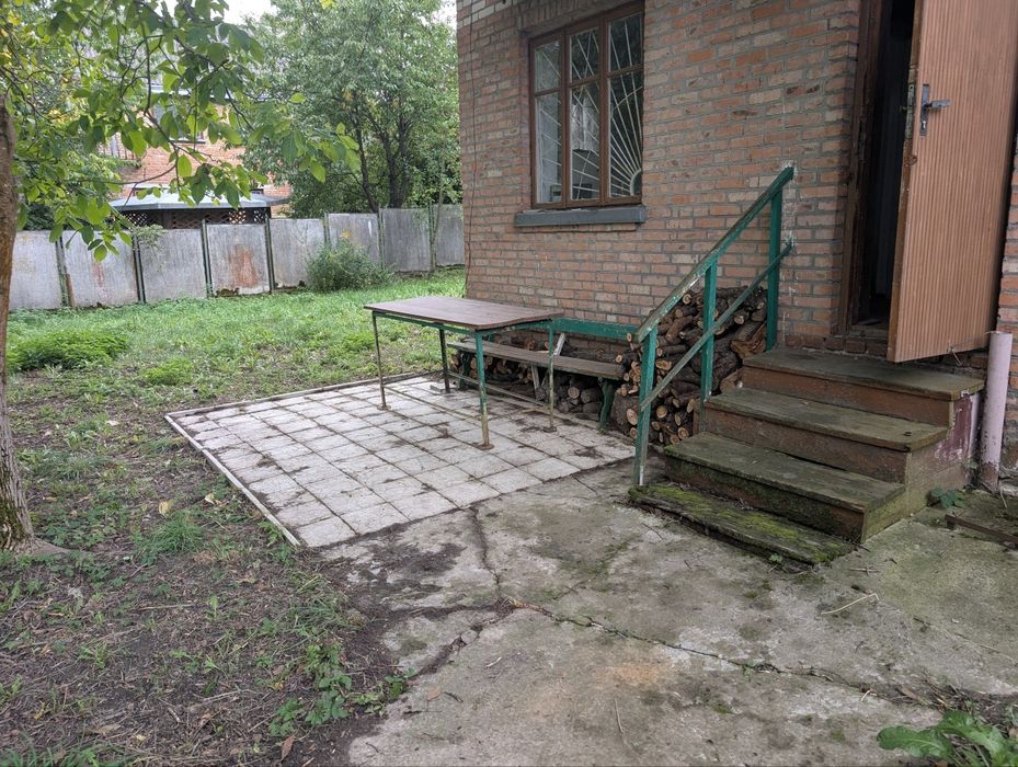Садовий будинок та земельна ділянка 6 соток