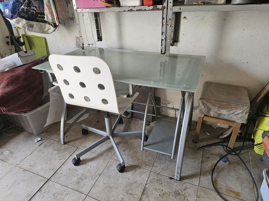 Secretaria e cadeira