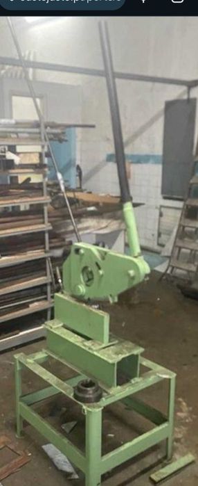 Guilhotina manual para corte de chapa, cantoneira e ferro T