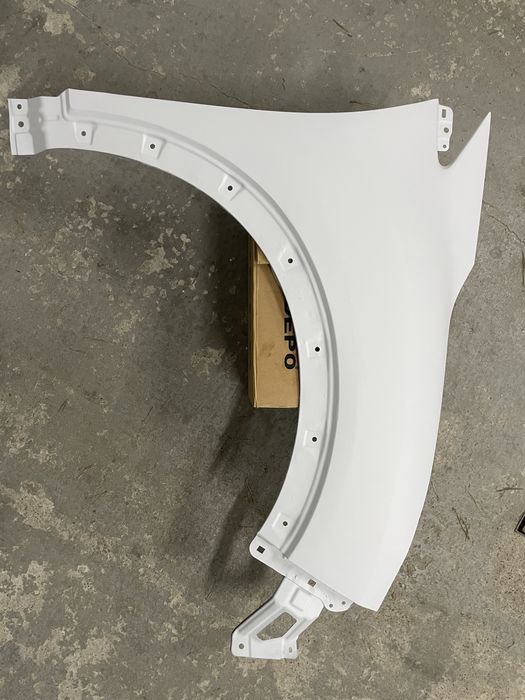 Mitsubishi eclipse cross крило праве(ориг)