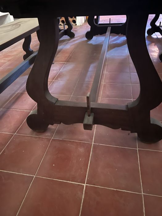 Mesa de  Adega. De. madeira  maciça espetacular