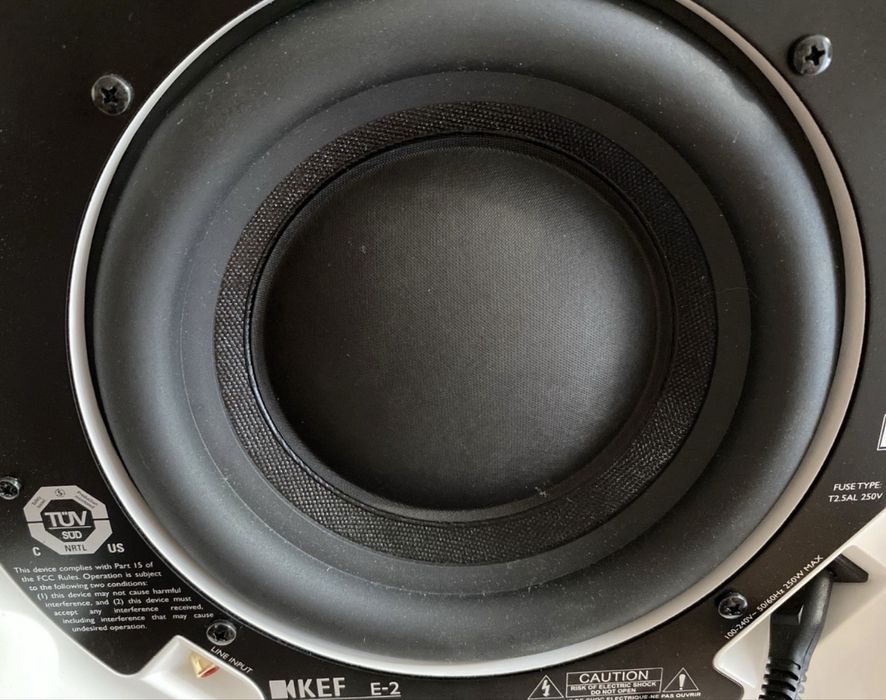 Сабвуфер KEF E2