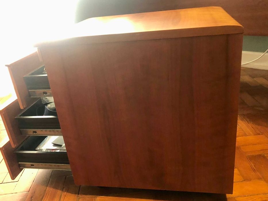 Mesa e dois armários escritório