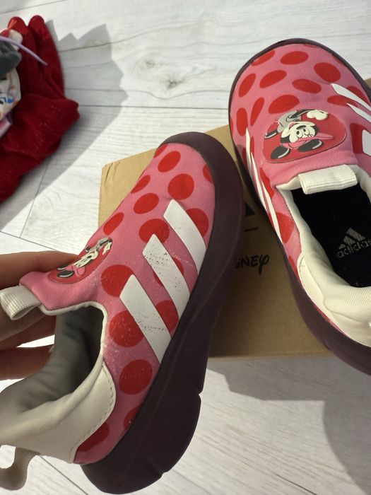 Adidas кросівки