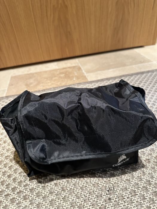 Corsair CS600M z różnymi przewodami