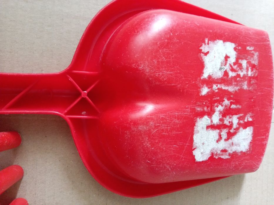 Лопата, граблі, лійка