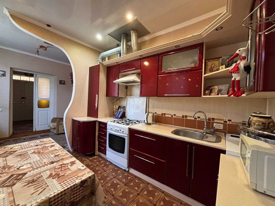 Продаж 2 поверхового будинку з гаражем і ділянкою, вул. Шевченка 15