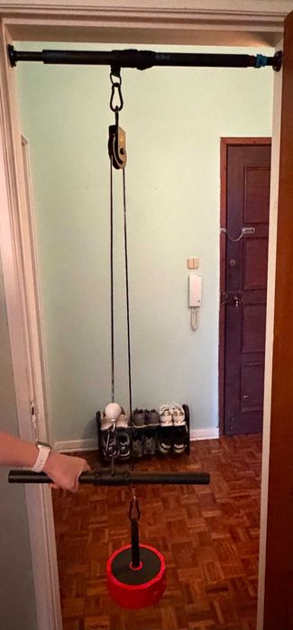 Conjunto completo com vários itens para ter uma academia em casa