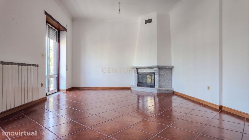 Apartamento T4, 3 frentes, Varandas e Box Fechada - Guarda