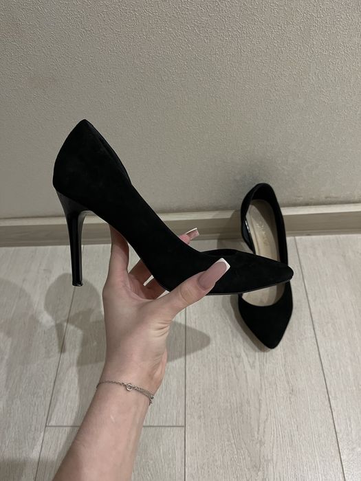 Чорні жіночі замшеві туфлі