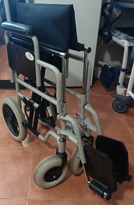 Cadeiras rodas, sanitárias,banho, andarilhos