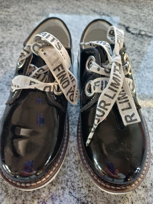 Półbuty Nowe Vertbaudet skóra lakierowana 28r 85zl