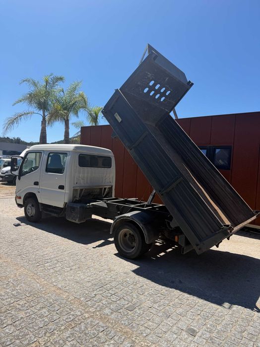 Toyota dyna cabine dupla tribasculante 3.0cc