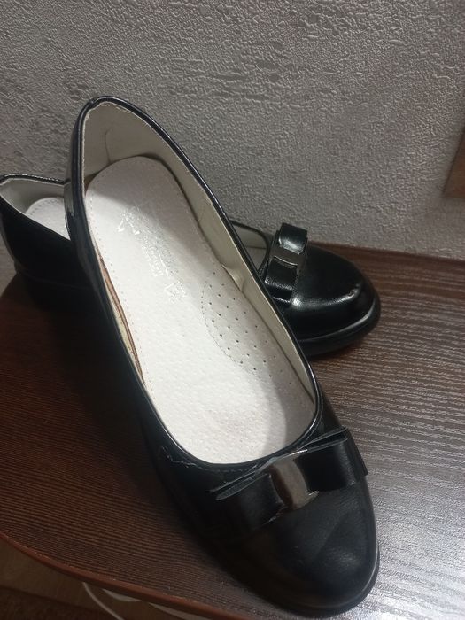 Шкіряні чорні туфлі