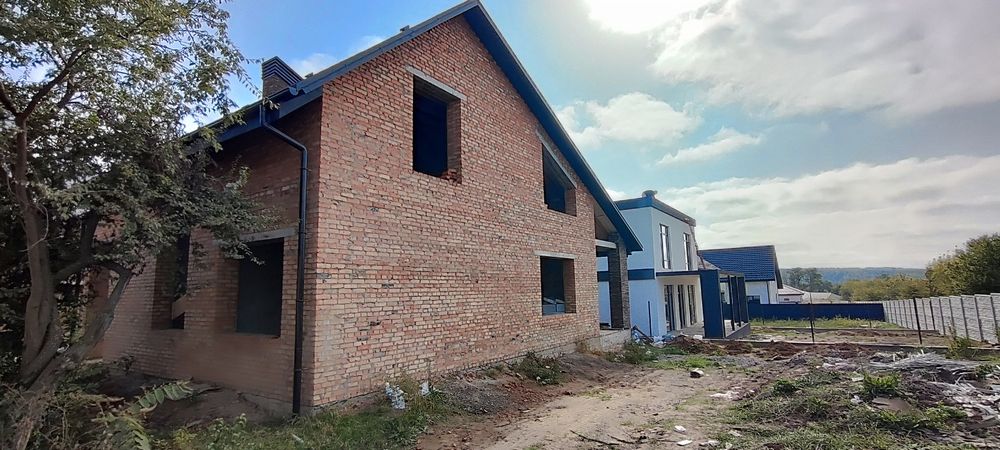 Продаж сучасного 2 поверхового будинку в престижному передмісті