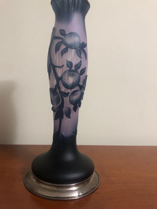 Jarra decorativa com base em prata