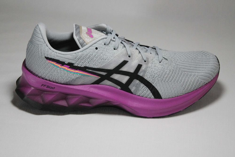 Розмір 41-41,5 Кросівки ASICS Novablast Piedmont Grey/Black оригінал