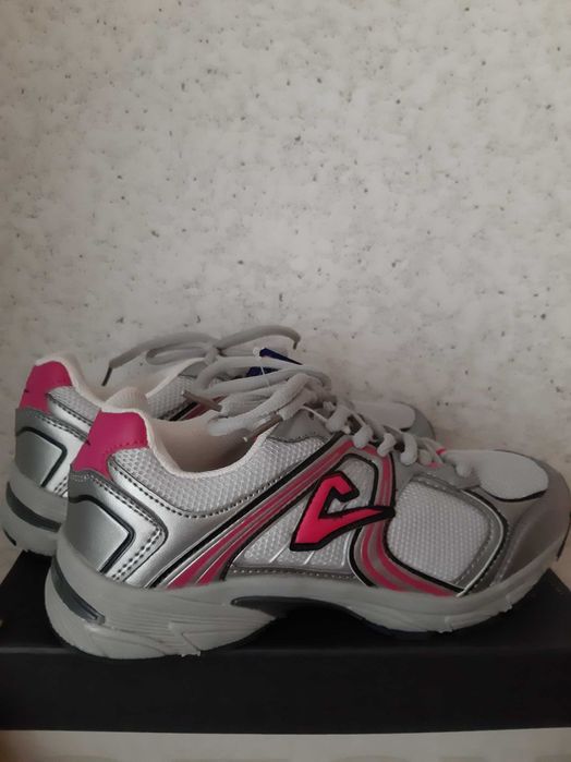 Кросівки жіночі 36 р.