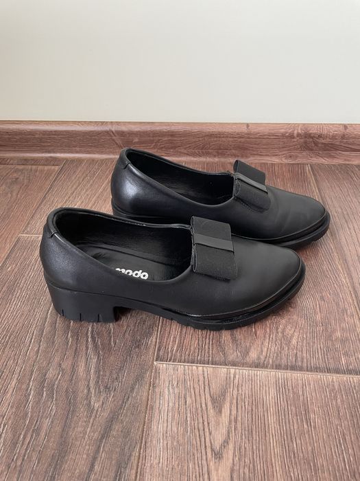 Чорні туфлі натуральна шкіра