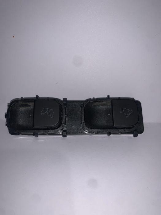 Кнопки перекидання 2 ряди сидінь Tesla Model Y 1493286-00-B