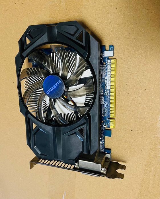 Комплектуючі до ПК