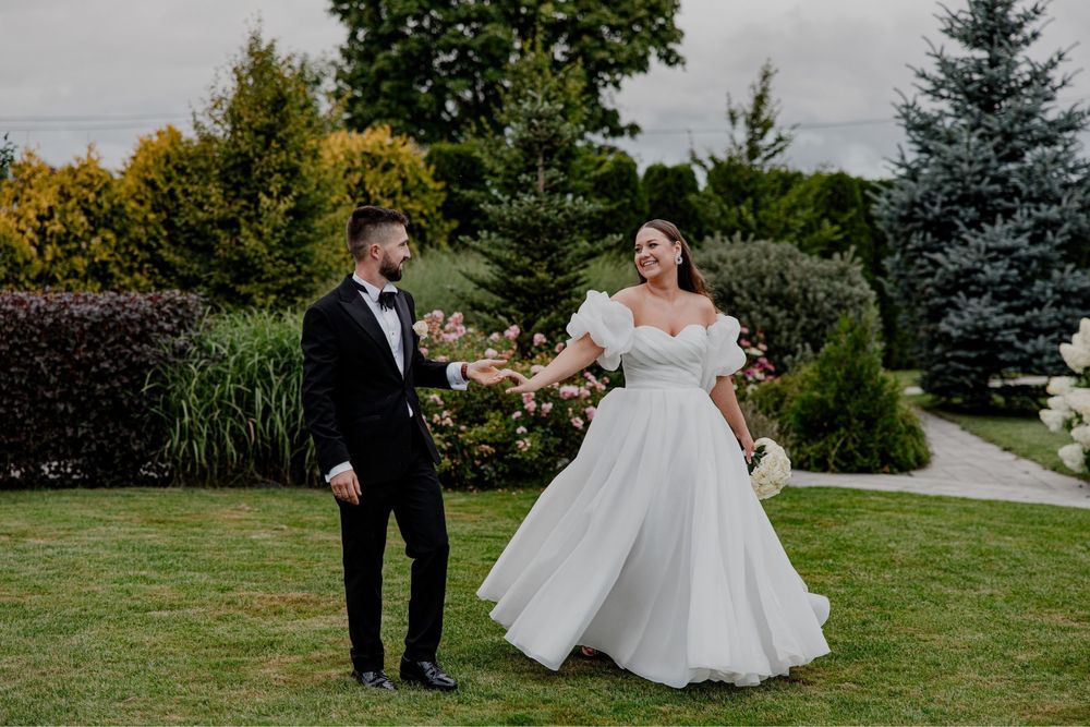 Gładka Suknia ślubna klasyczna