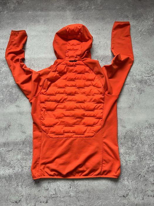 Л(size) Куртка Peak Performance Hybrid Hood гібритна