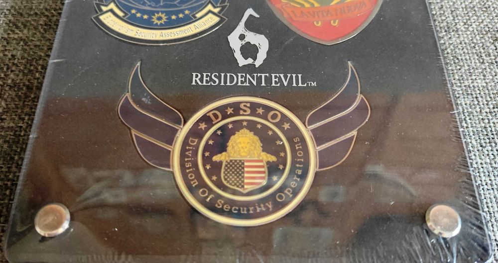 Resident Evil 6 Forces Emblems Medals Medale New & Sealed RARE!