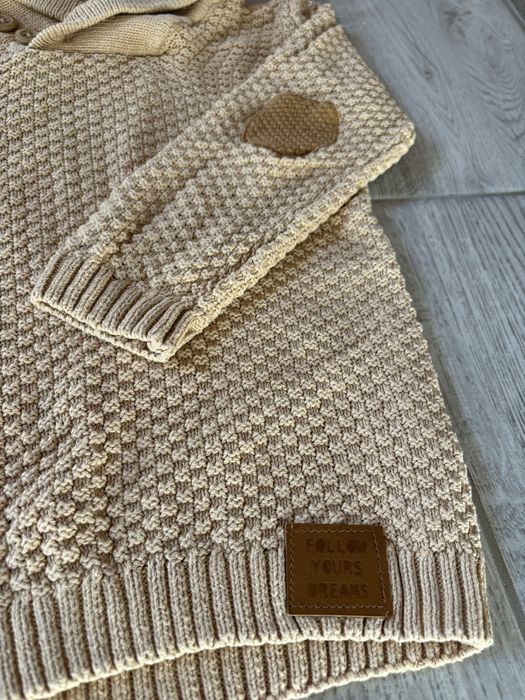 Beżowy sweter rozmiar 74