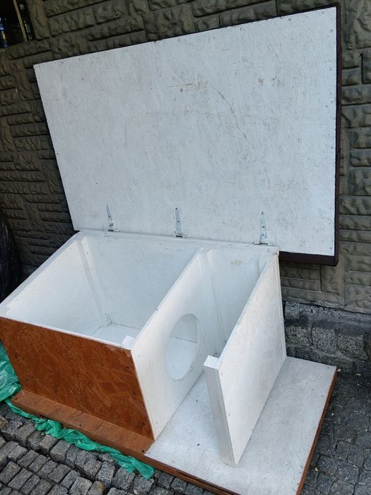 Buda dla średniego /  większego psa z przedsionkiem