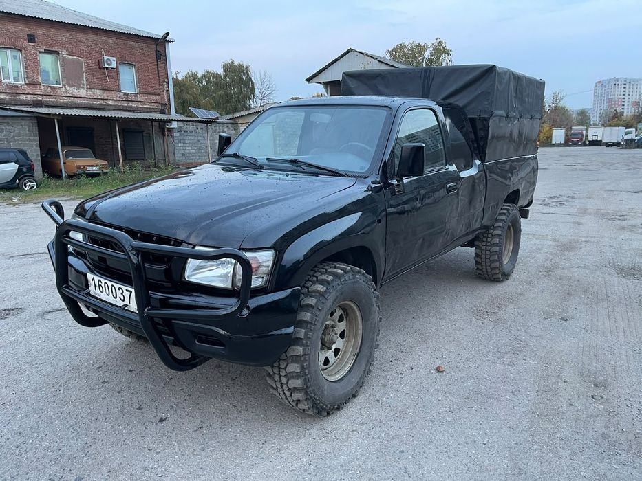 Toyota Hilux 2004рік 2,5дизель механіка повний привід 4х4 гарний джип