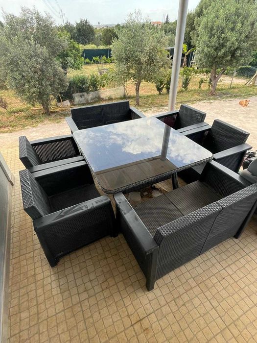 Mesa de jardim com cadeiras