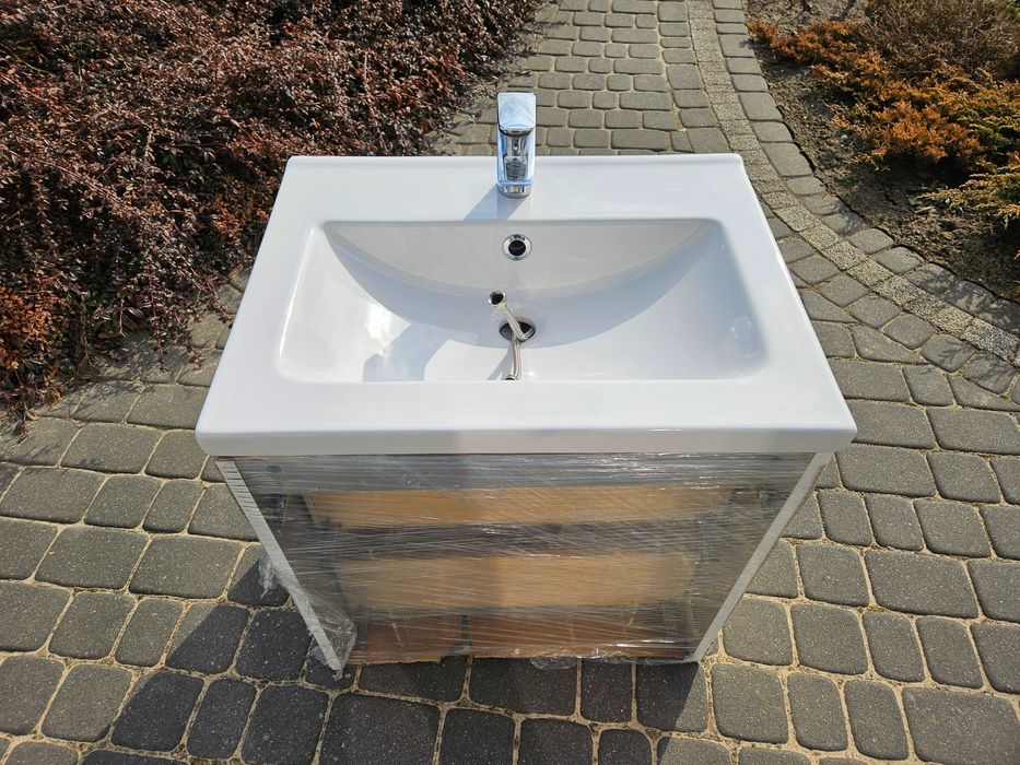 Umywalka z szafką oraz bateria HansGrohe