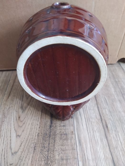 Brązowa ceramiczna beczka PRL
