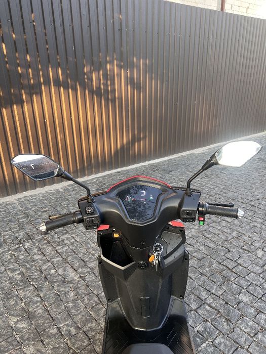 Електроскутер Forte leon