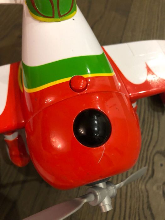 Самолёт на управлении Disney. Оригинал. EL Chupacabra.