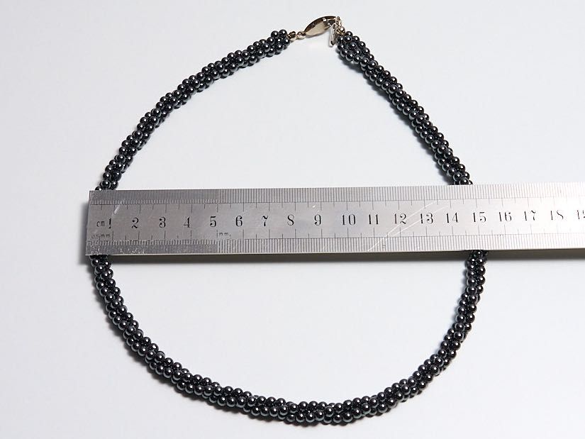 Colares em pedra de Hematita