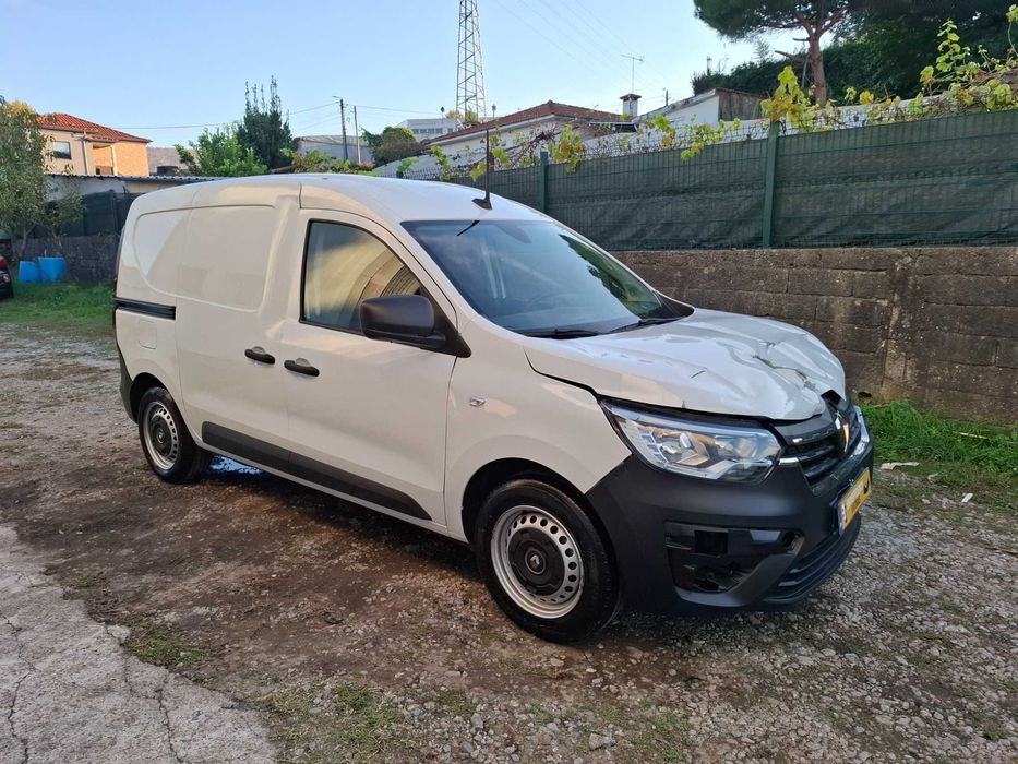 RENAULT EXPRESS 1.5 BLUE DCI ADVANCE (2 LUGARES) APENAS 39 MIL KMS NACIONAL DE 2023/12 (COM IVA DEDUTIVEL INCLUIDO)
