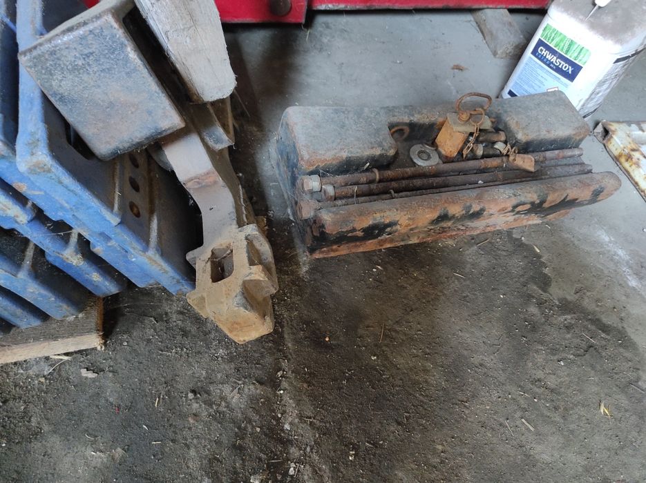 Wspornik farmtrac 675 dt przód