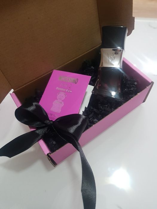 Pudełko z prezentem -perfumy