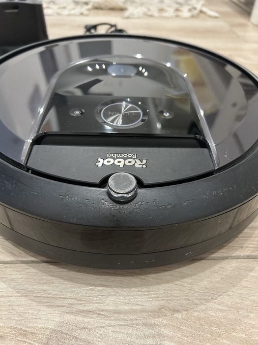 Robot sprzatajacy Roomba i7  aero force  odkurzacz