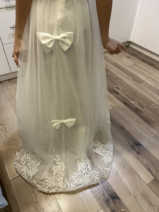 Sukienka biala z trenem 150